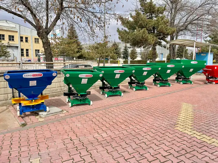 Agrohasat Çift Diskli Gübre Serpme Makineleri-Hidrolikli ürün görseli